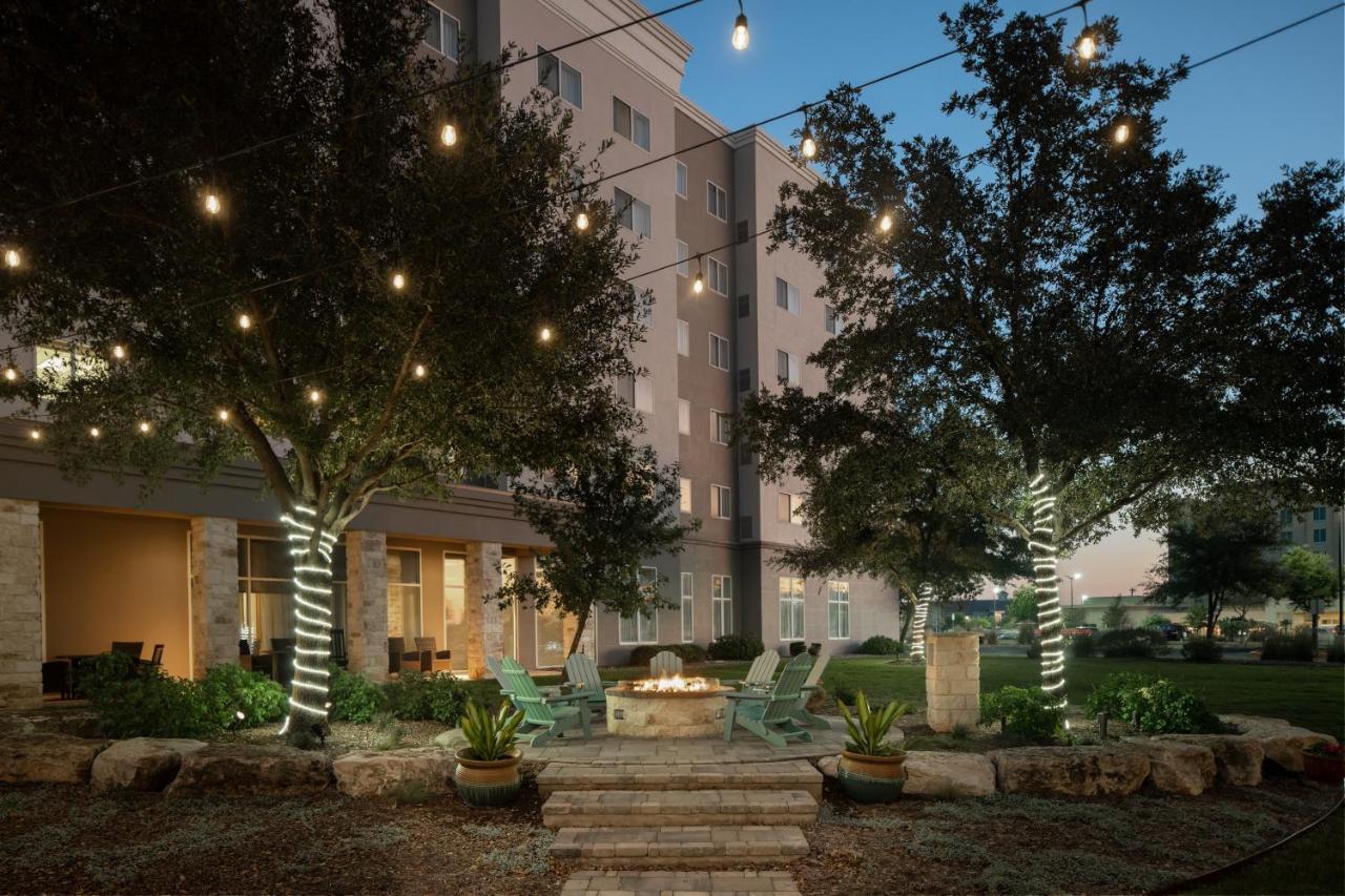 Courtyard By Marriott San Antonio Six Flags At The Rim Exterior foto